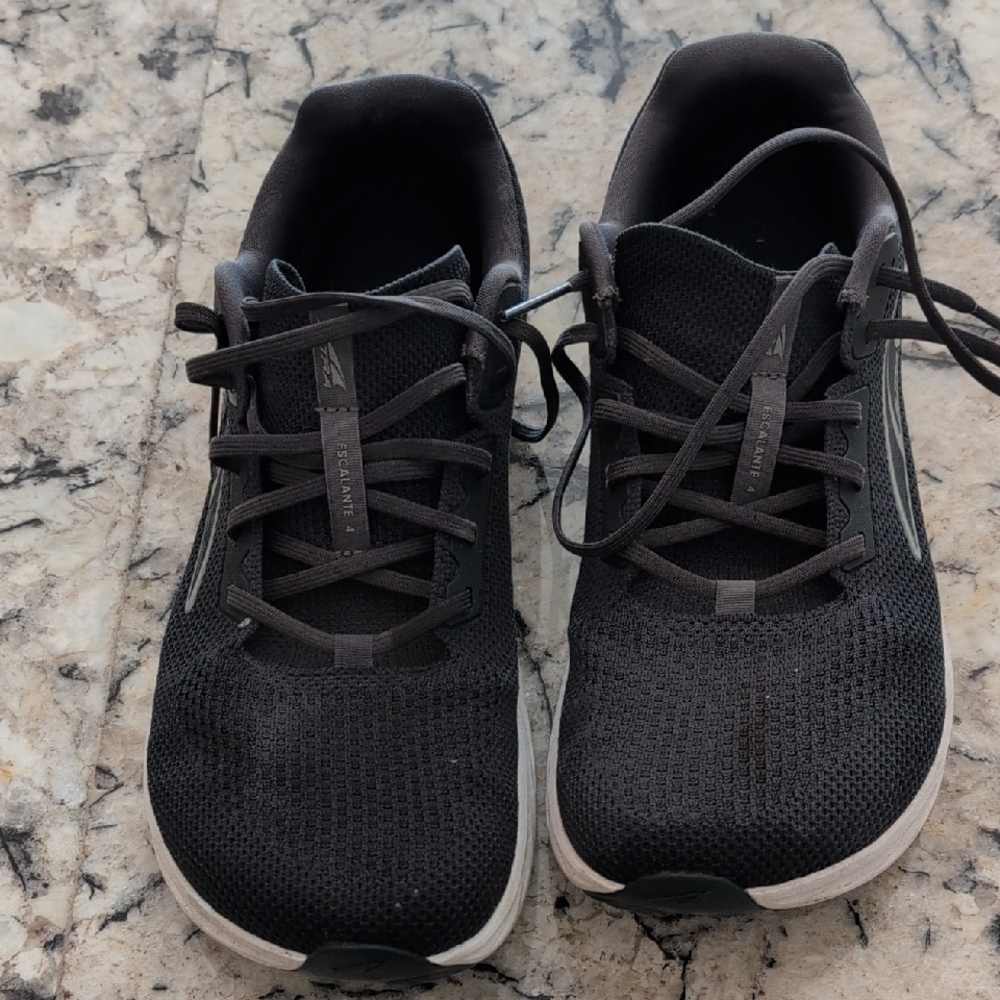 Altra Escalante 4 Running Shoes Women's 10.5 Black